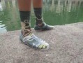 足球配拖鞋穿袜子吗男生，足球配拖鞋穿袜子吗男生图片